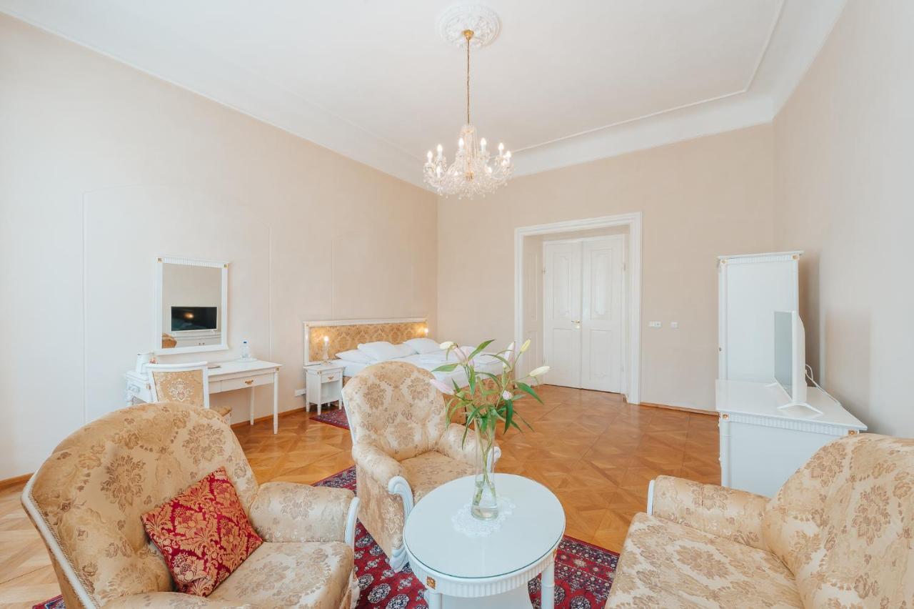 Отель Zamek Hradek U Susice Экстерьер фото